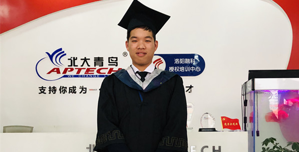 祝贺张*同学高薪就业月薪12000元